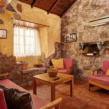 - Laendliches Haus, Pepita La De Flores * Tejeda (Gran Canaria)