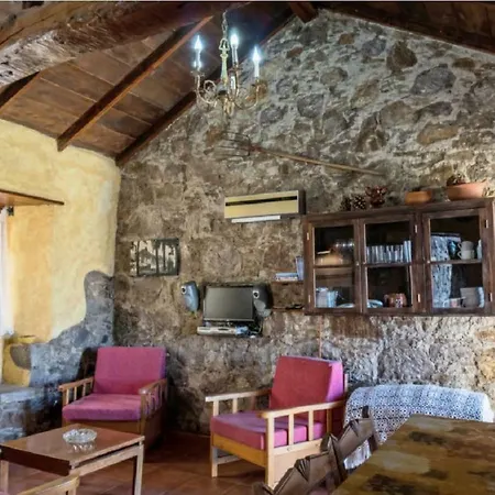 - Laendliches Haus, Pepita La De Flores