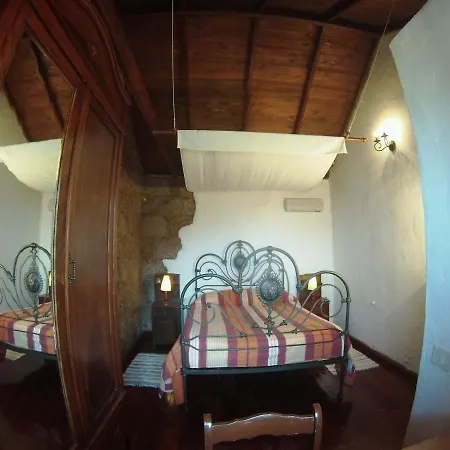 Casa di campagna - Laendliches Haus, Pepita La De Flores *