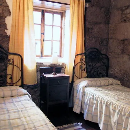 - Laendliches Haus, Pepita La De Flores *
